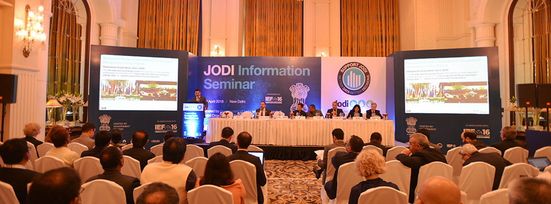 Fuad AlZayer presenting at the JODI Information Seminar